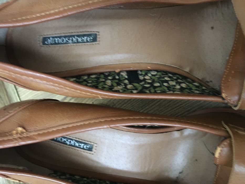Miodowe pantofle na obcasie firmy Primark