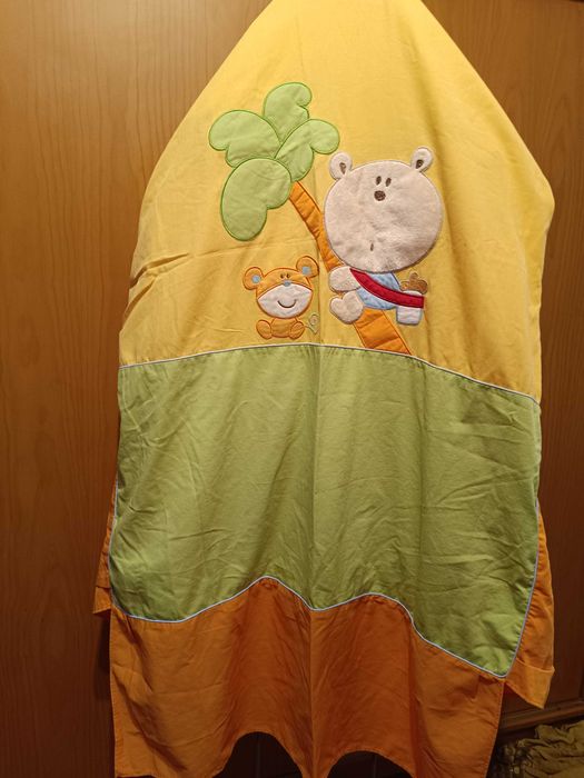 Colcha para cama de criança 132x88 com folho