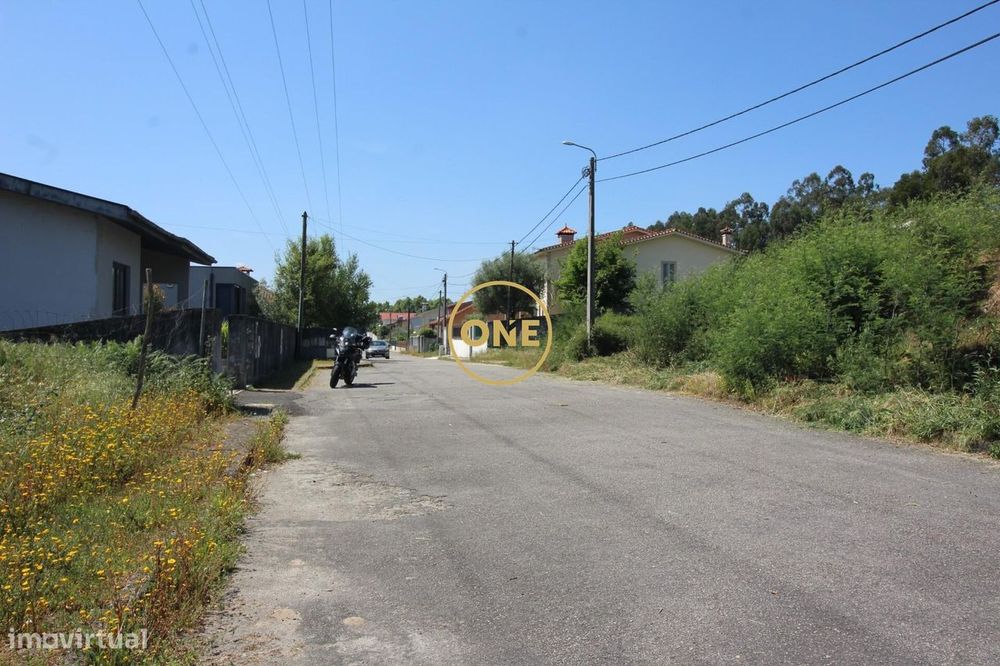 Lote de terreno de construção com 700m2 de área em Bairro para venda