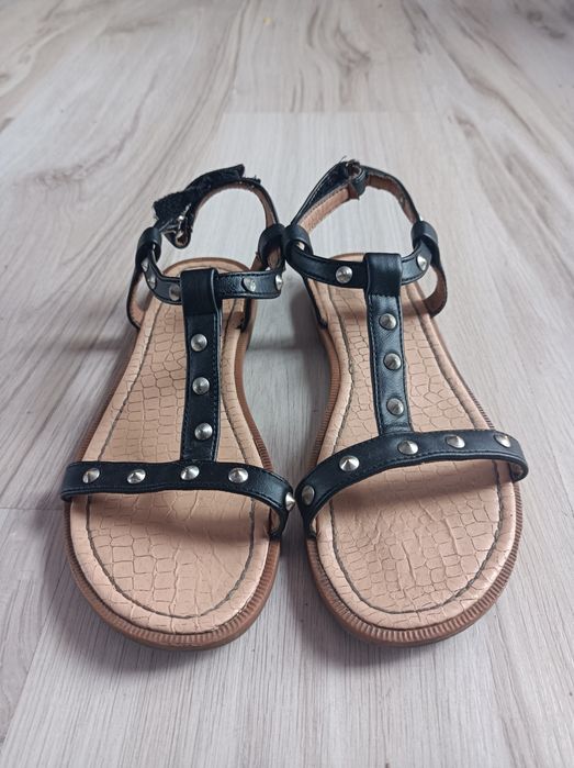 Sandałki z ćwiekami