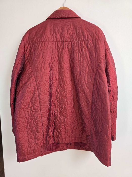 Miedzianoczerwona połyskująca kurtka przejściowa