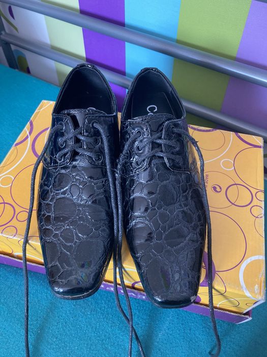Eleganckie czarne buty na komunie wesele czy koniec roku