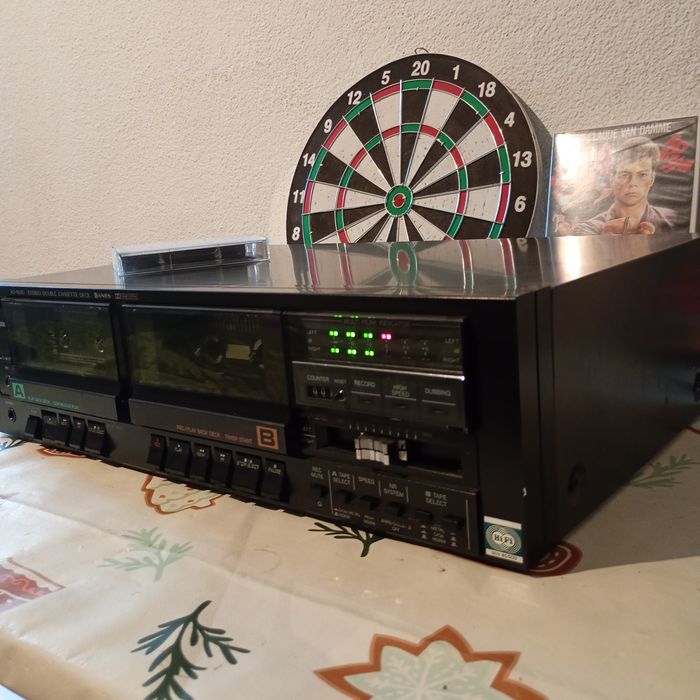 magnetofon dwukasetowy marki JVC, model KD-W110.
