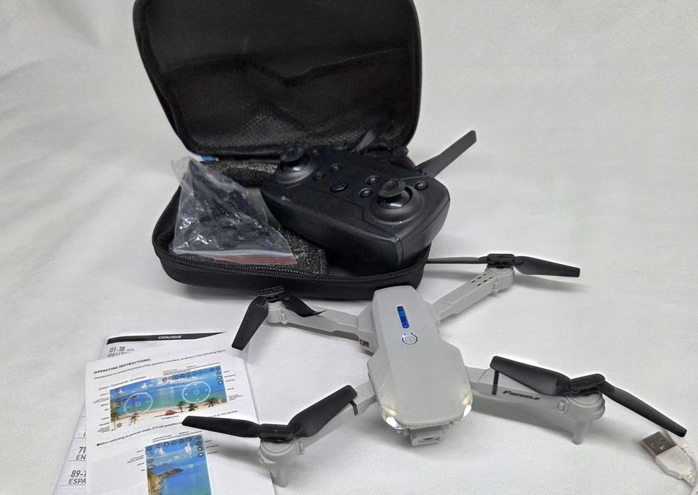 Drone Pacegle E88 Pro com câmara, comando e mala de transporte