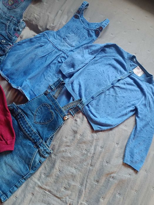 Piękne 4 sukienki jeansowe dla dziewczynki