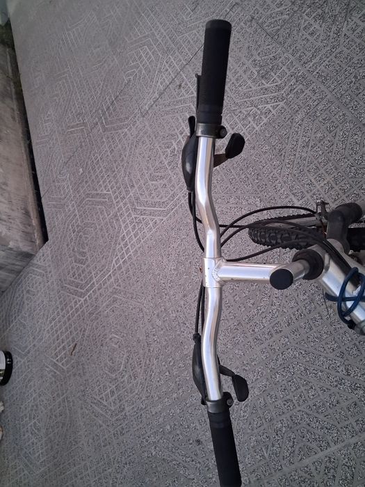 Bicicleta, velha mas boa, meu número para mais informações 912370009