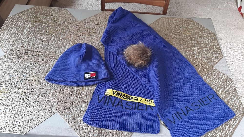 Продам  комплект шапка+шарф (Новый)