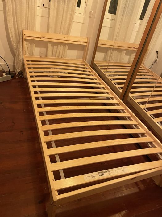 Cama pinho, estrado e colchao 50 euros 90*200cm