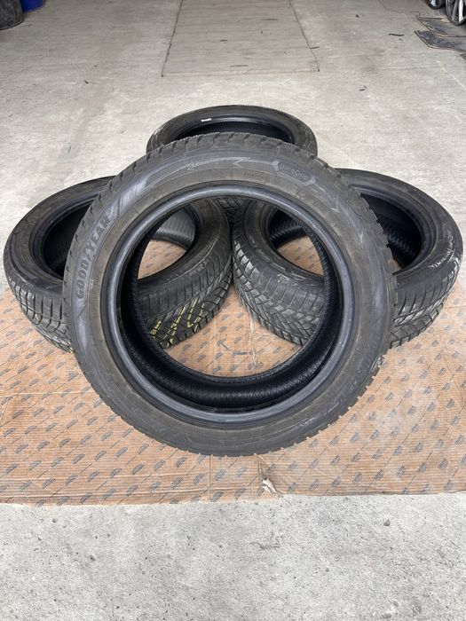 Резина зимная.    Goodyear.   225.50.17.    Germany