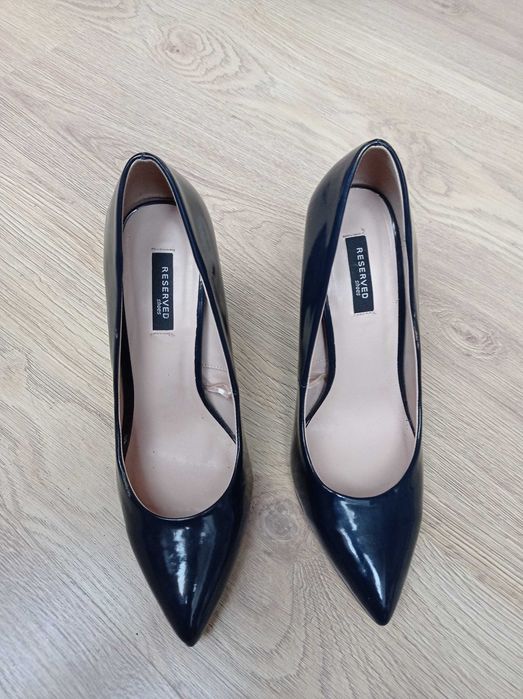 Buty damskie RESERVED r.39 na 11 cm obcasie. Granatowe.