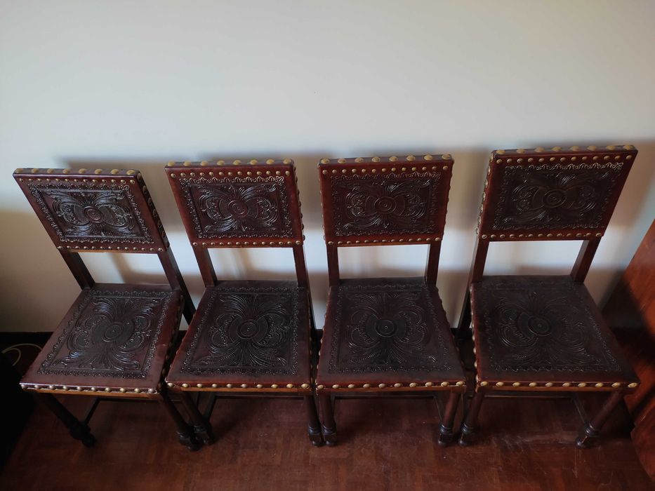 Conjunto de 4 cadeiras de pele