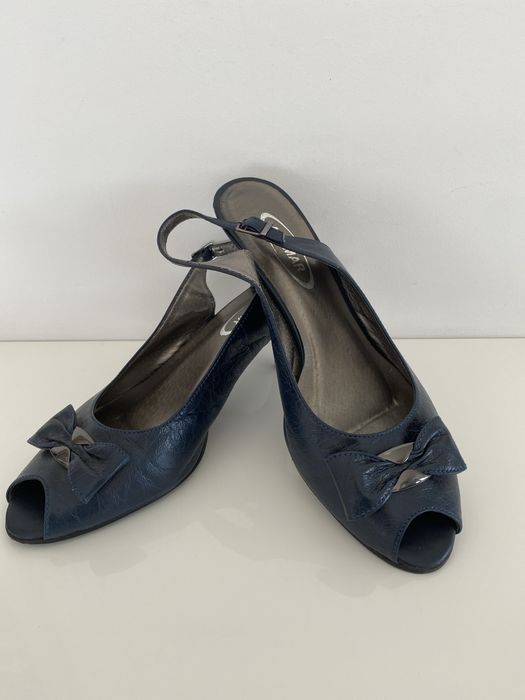 Sandałki na obcasie / 40