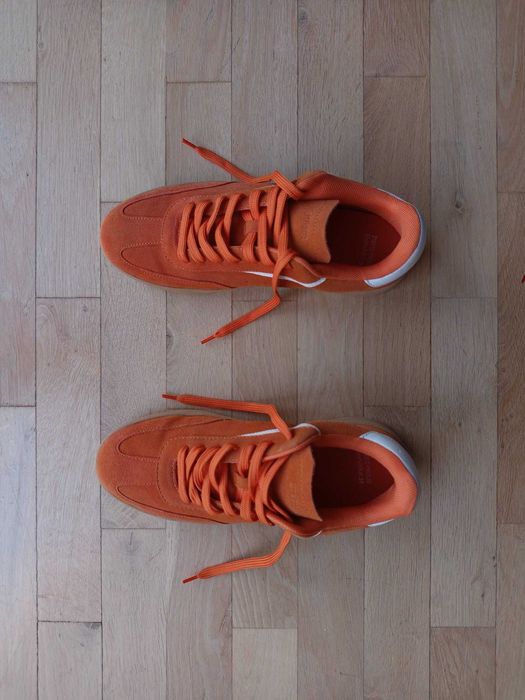 Pomarańczowe buty Bershka