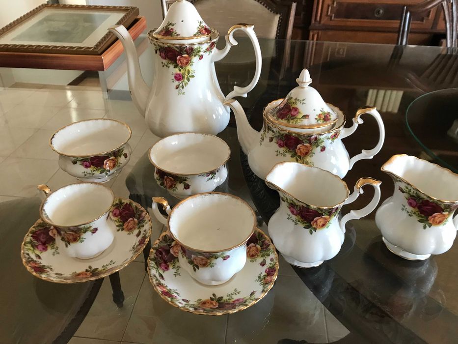ROYAL ALBERT Full Tea Set - OLD COUNTY ROSES427751479046328321