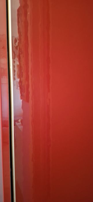 Movel de parede vermelho