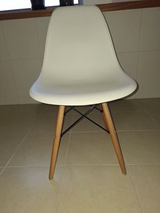 Cadeira branca como nova