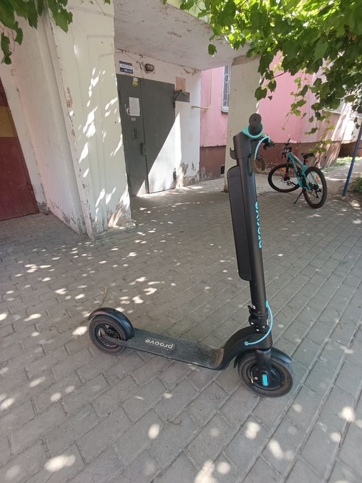 Продам срочно електросамокат Proove