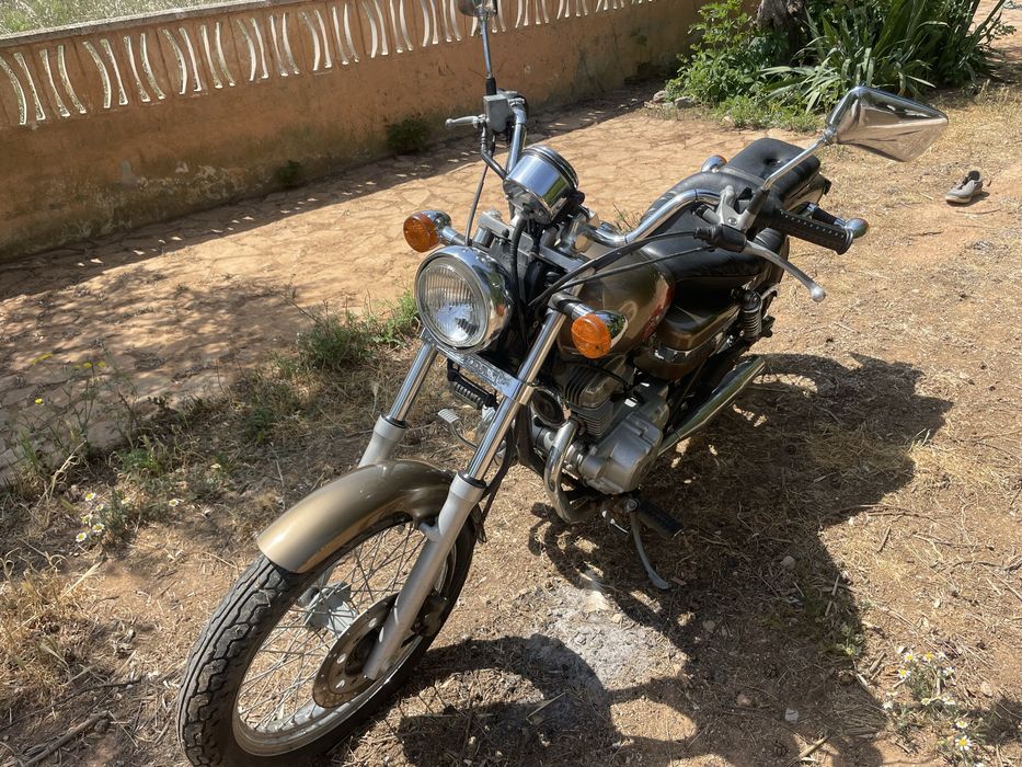 Honda Rebel 125 de 2002 com 17.918 km reais.