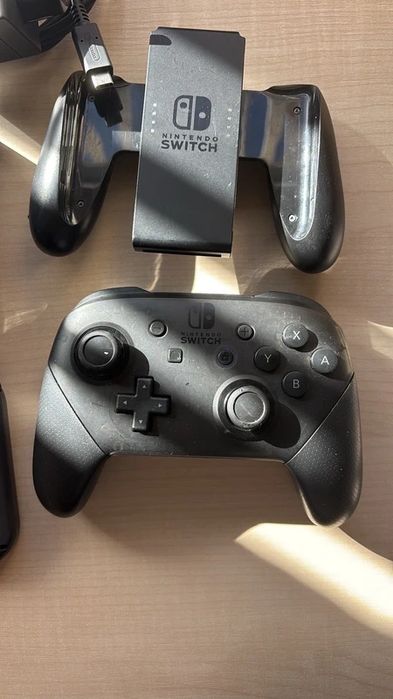Nintendo Switch com Comando Pro e 4 Jogos