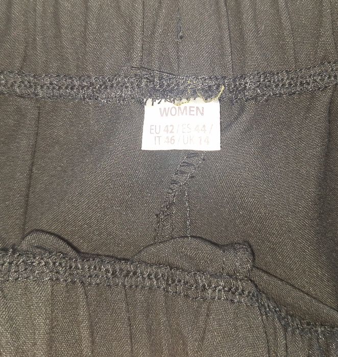 Spodnie czarne r. XL (3)