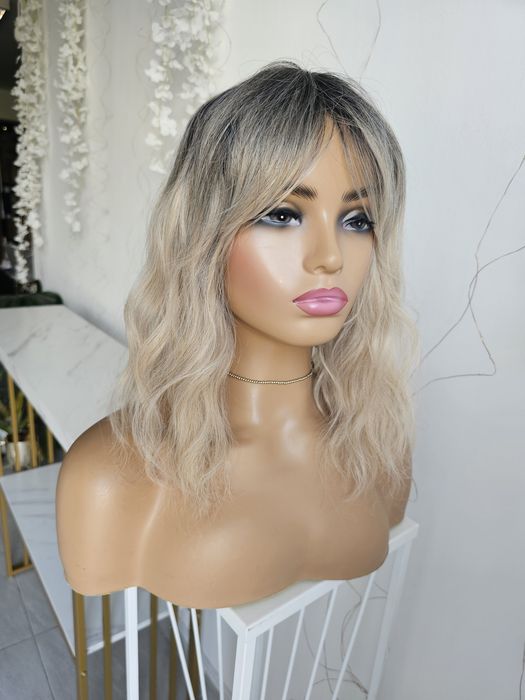 Tupet topper Sofi fale 40 cm jasny beżowy ochłodzony blond z grzywką
