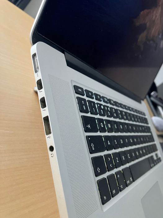 MacBook Pro Retina 15” i7 16GB SSD 256GB | Muito bom estado estético e totalmente funcional