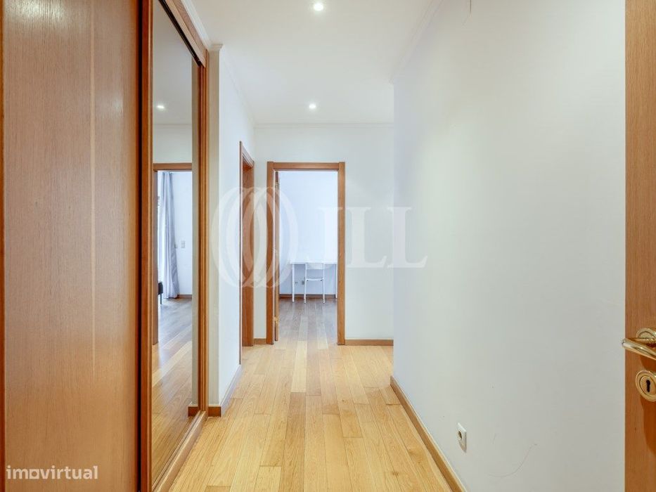 Apartamento T4, com terraço e estacionamento, em Lisboa