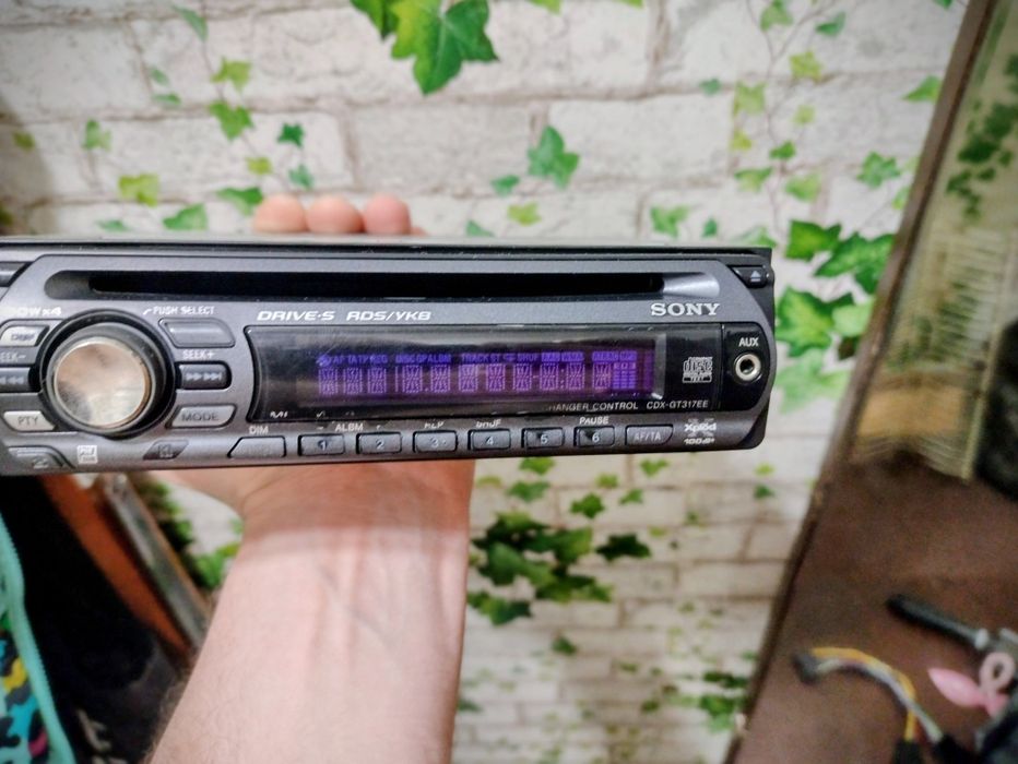 Продам авто магнитолу Sony cdx gt-317ee