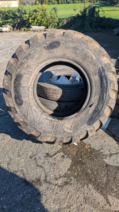 Pneu trator usado