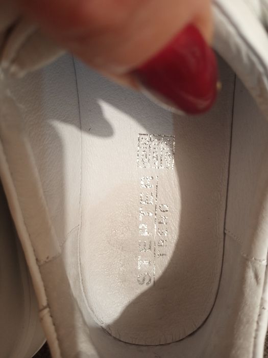 Продам білі кеди