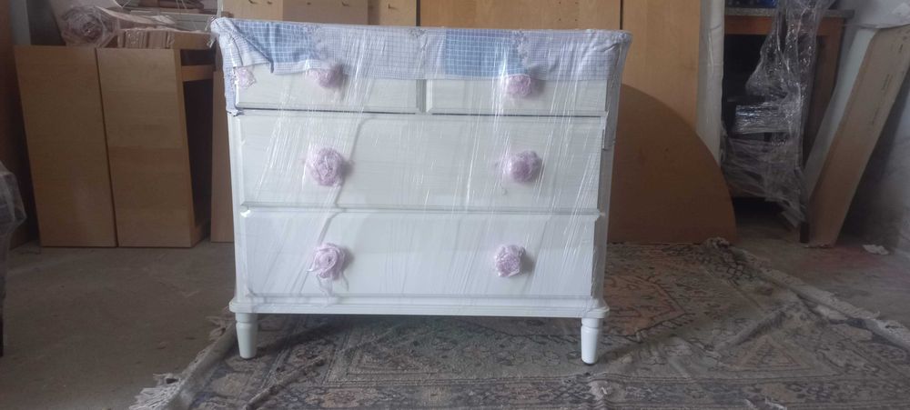 Cómoda Tyssedal branca