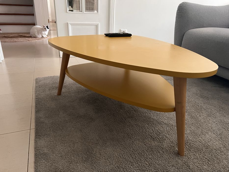 Mesa de centro em Madeira