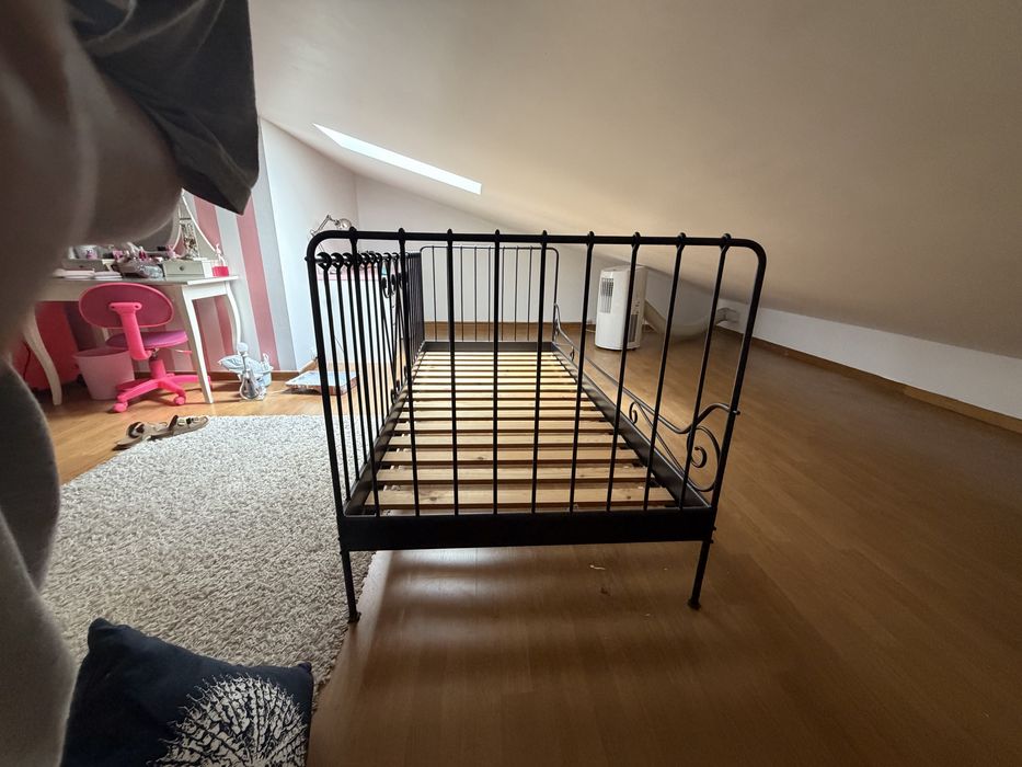 Cama de ferro ikea