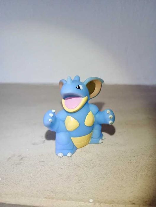 Pokémon finger puppet / brinquedo / figura pokémon Nidoqueen da bandai