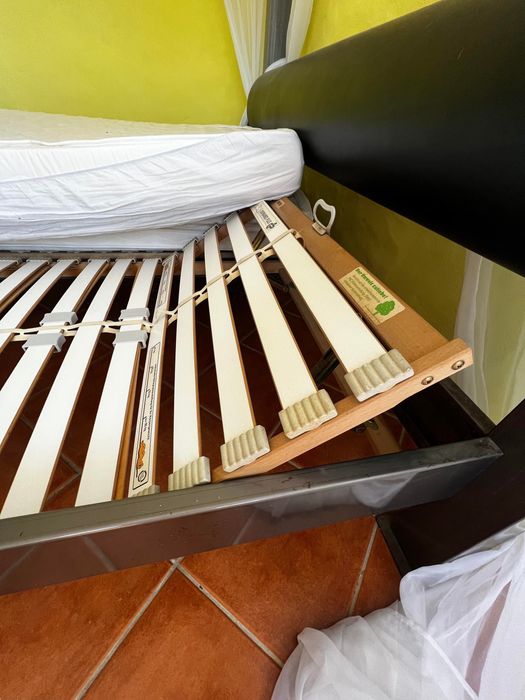 Cama dossel de casal em ferro
