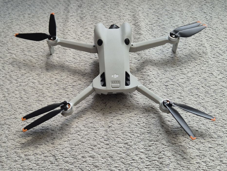 DJI Mini 4 Pro + RC2 + 2 Baterie + Hub FCC