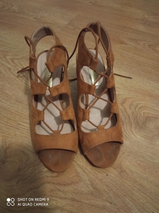 Jasny brąz, sandały