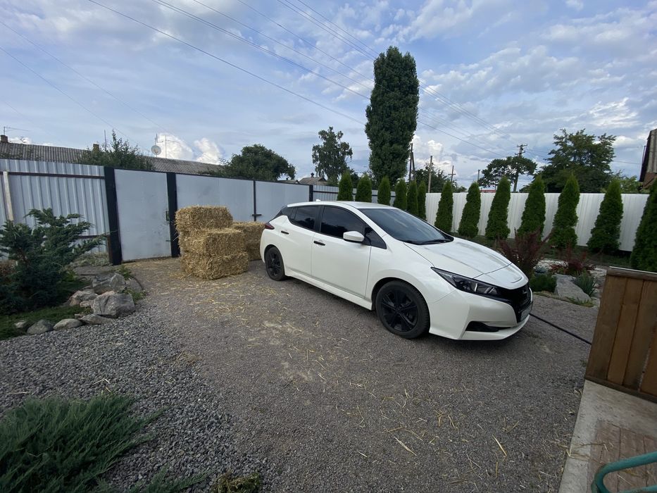 Продам Nissan Leaf