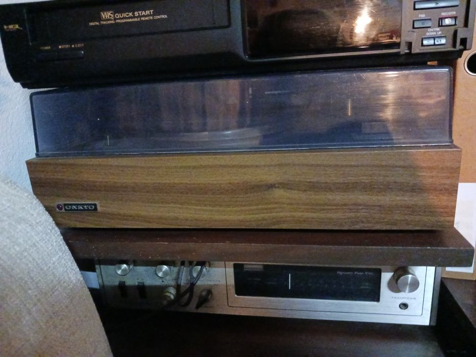 Gira discos,sintonizador e rádio