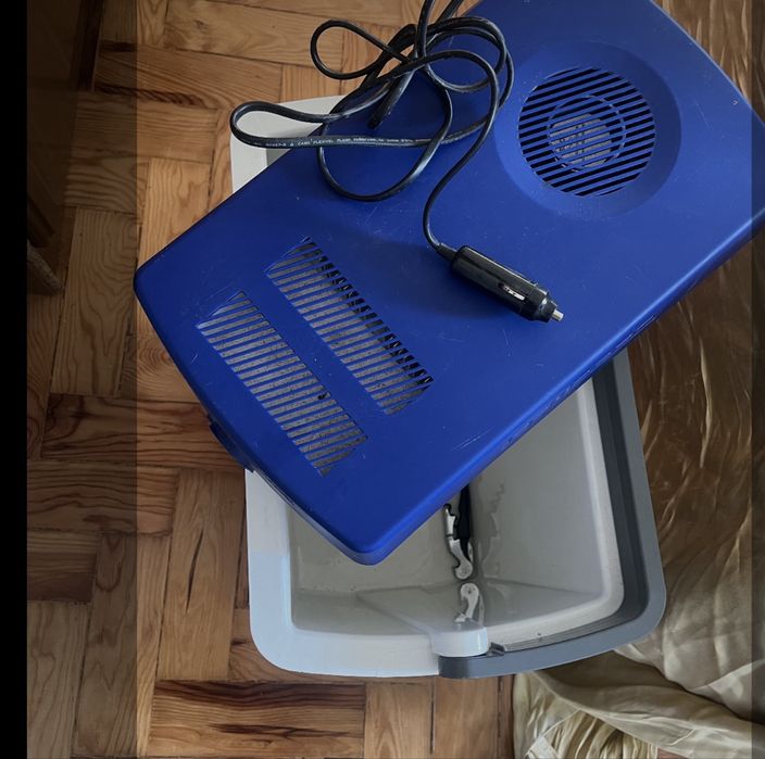 Geleira/Frigorífico Portátil 12V Carro 22L (Como Novo)