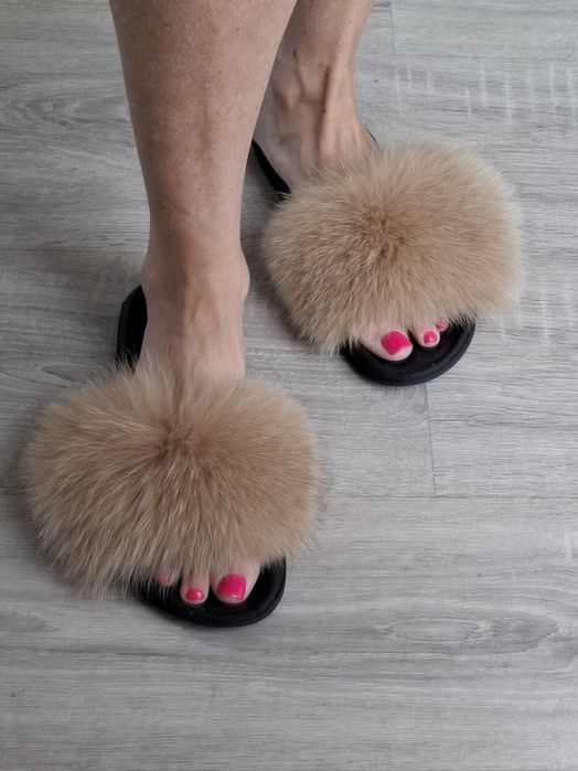 Włoskie sandały klapki z naturalnym futerkiem lis 39