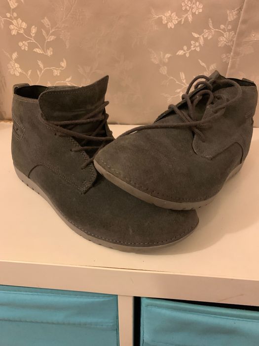 Botas cano curto em cinzento