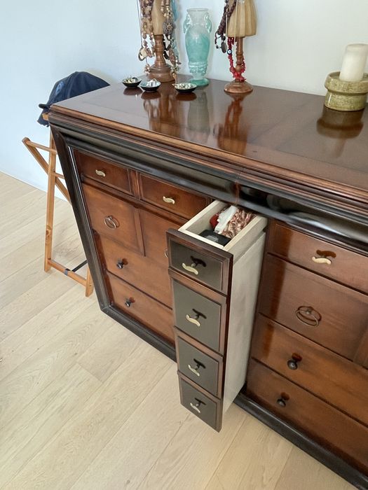 Cama de Casal e Mesas de Cabeceira