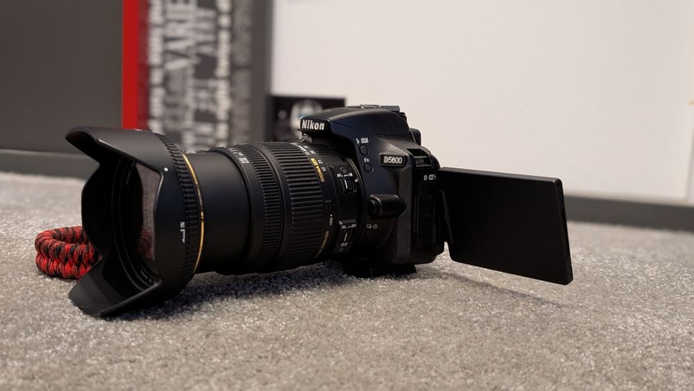 Nikon D5600 Sigma 17-50 f2.8 przebieg 14k