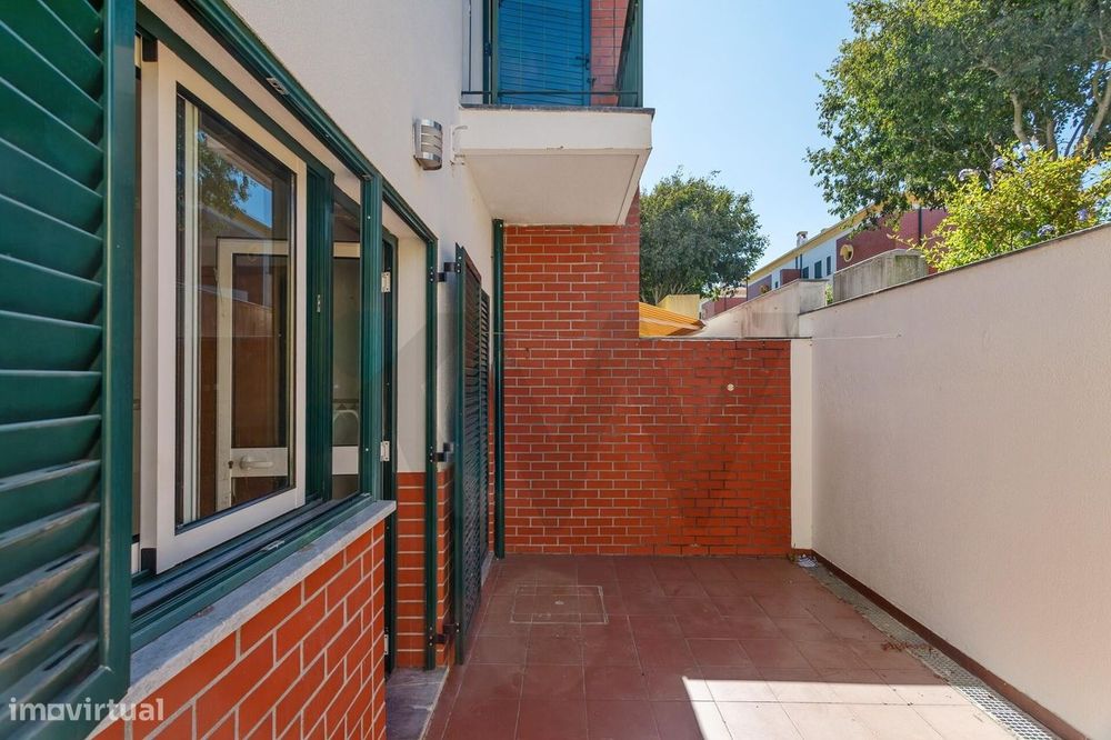 Moradia T4+2 com Jardim e Piscina para Arrendamento, junto ao Oeiras G