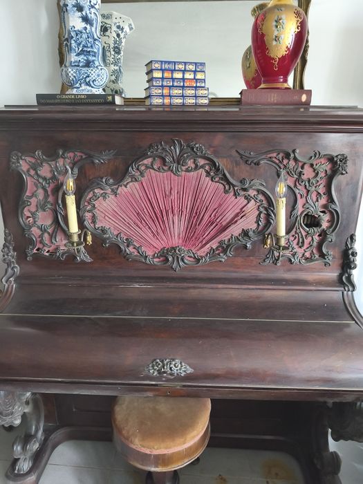 Piano vertical antigo sec XIX