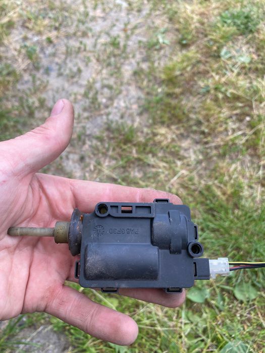 Соленоїд лючка бензобака опель астра g