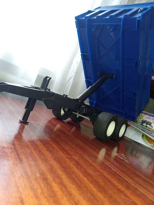 Іграшковий причіп Bruder