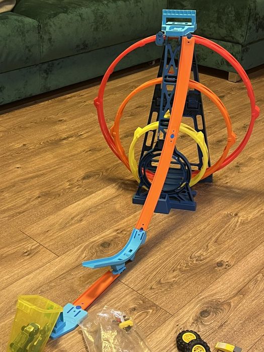 Hot weels тройна петля