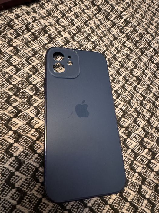 Чехлы на iPhone 12